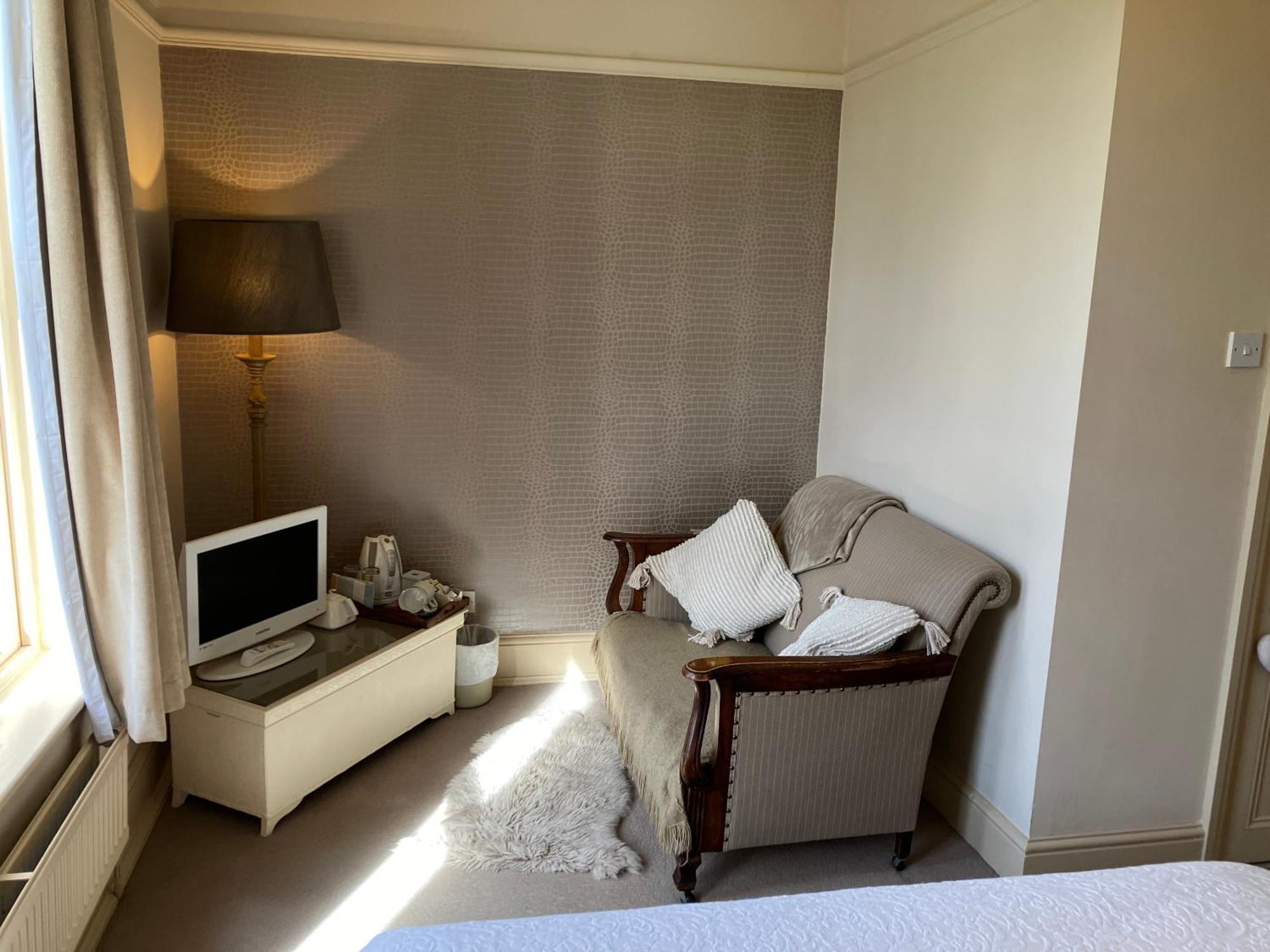 Cornerstones Guest House Sale Exteriér fotografie